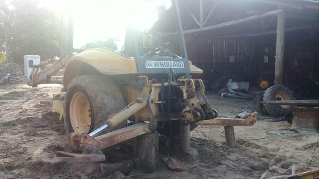 Retroescavadeira NEW HOLLAND LB90 - Foto 2