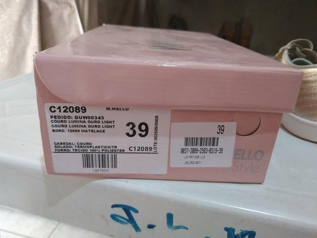 Vendo tênis novo de couro, numeração 39, marca Marina Mello comprado na loja Doramila - Foto 2
