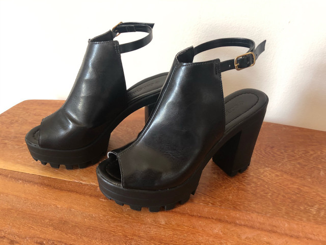 sandália tratorada constance