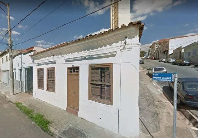 Casa de rua - / Residencial / Centro