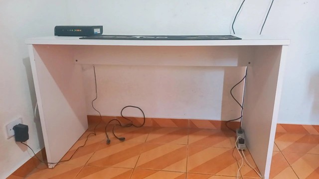 Mesa de computador em ótimo estado 