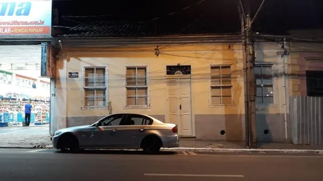 Casa de rua - / Residencial / Centro