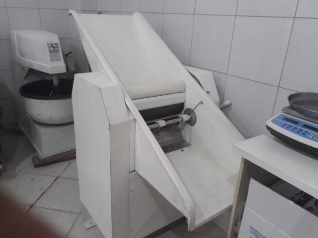 Modeladora, Batedeira, Cilindro, Forno, Masseira, Mesa, Armario, Moinho de pão - Foto 6