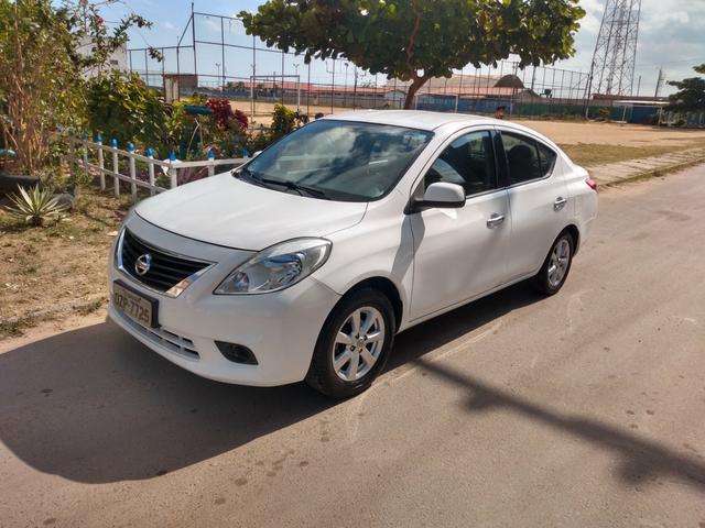 Nissan Versa 2014 1.6 completo