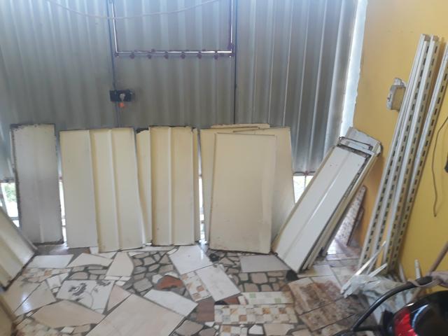 Vendo prateleiras para mercado velha mas que ainda dão para aproveitar algumas - Foto 4