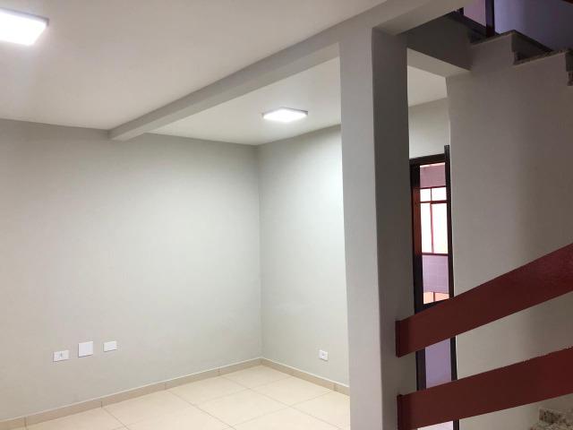 Sobrado: 3 quartos, ampla sacada e garagem coberta para 2 carros - Foto 4