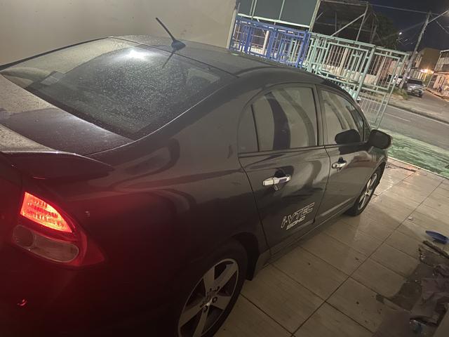 Vendo ou troco Honda Civic já financiado - Foto 3