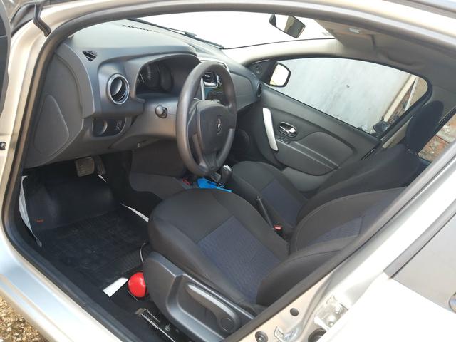 Vendo sandero Expression 1.6 seme automático 8 vaulas completo valor 28.000.00 - Foto 5