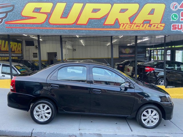 TOYOTA ETIOS X PLUS SEDAN 1.5 COMPLETÃO BAIXA KM FINANCIA