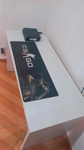 Mesa de computador em ótimo estado 