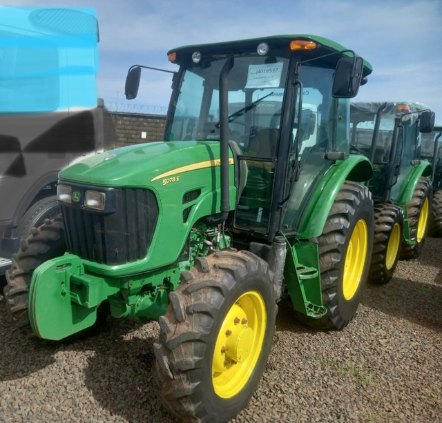 Trator John Deere 5078 ano 2018 com 6900 horas, em SP