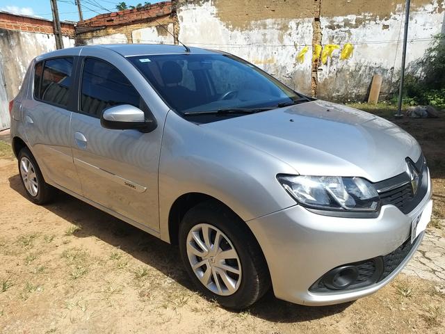 Vendo sandero Expression 1.6 seme automático 8 vaulas completo valor 28.000.00