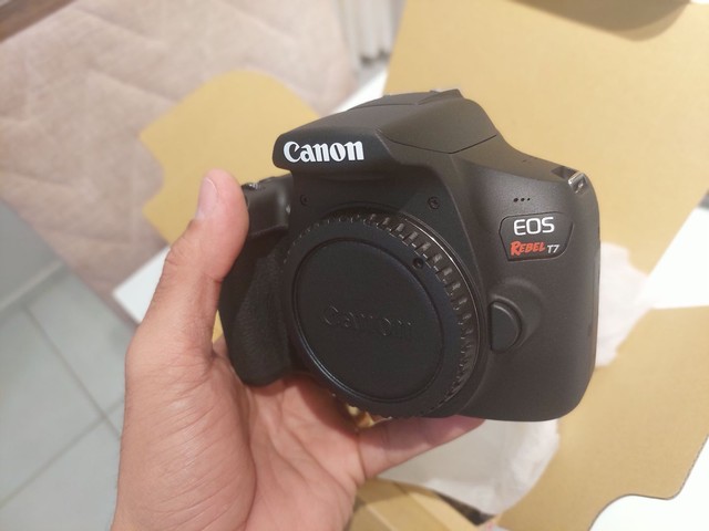 Canon T7+ (nova)