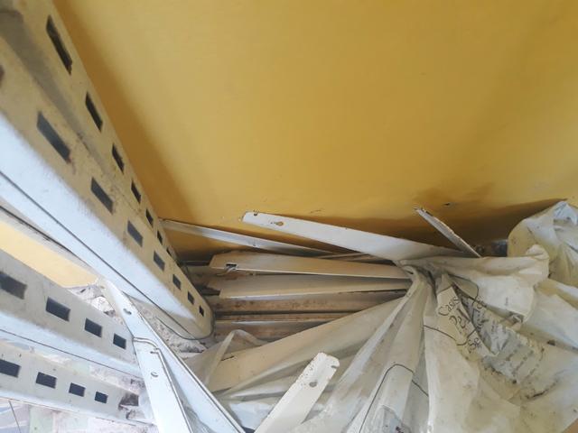 Vendo prateleiras para mercado velha mas que ainda dão para aproveitar algumas - Foto 2