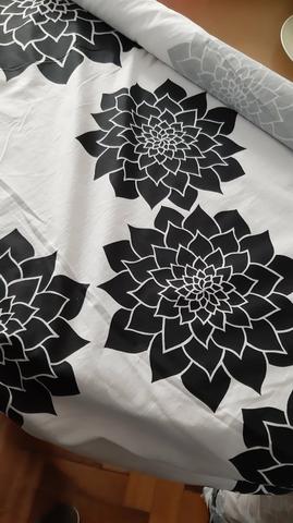 Tecido Branco com Flores