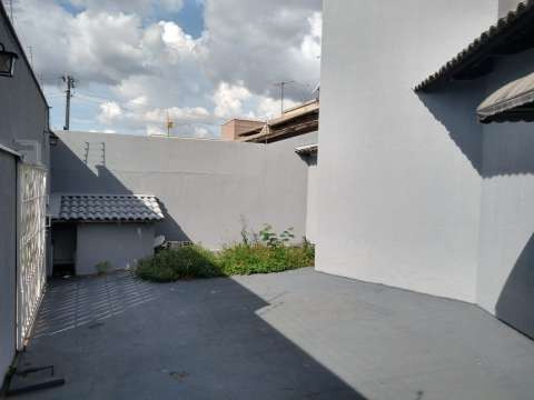 Casa excelente com 3 quartos grande