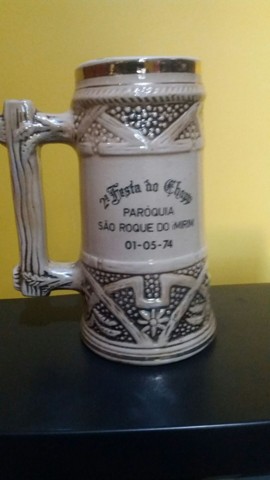 Caneca comemorativa de porcelana 