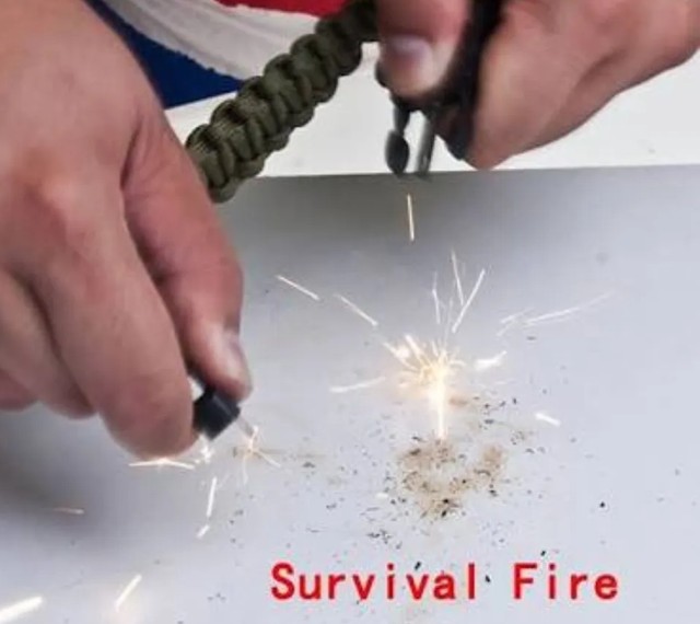 Relógio bracelete Paracord digital com 15 ferramentas sobrevivência !  - Foto 5