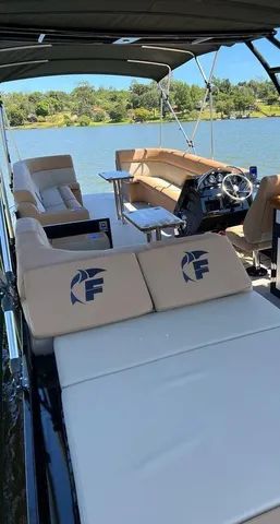 Pontoon F Boat 9500 + 2x Motores de popa Mercury 225 + Carreta 