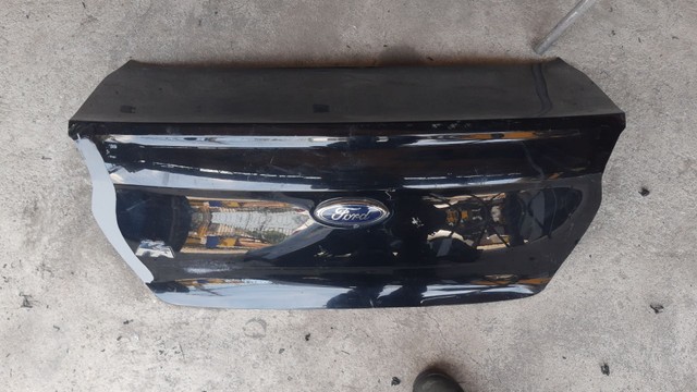 Tampa traseira do Ford Ka sedan
