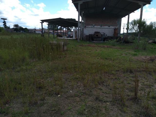 REF 2418 - Área com 24.177 m², sendo 11.000 m² de área limpa e plana. 2 barracões - Foto 7