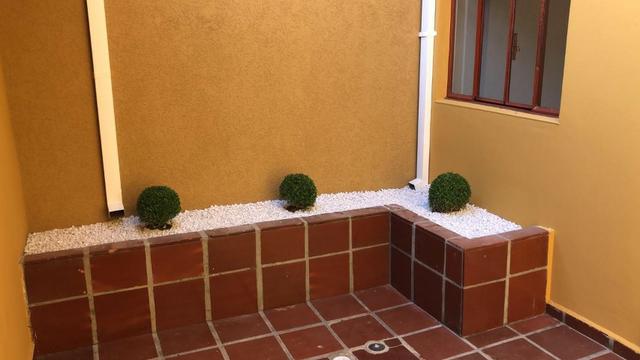 Sobrado: 3 quartos, ampla sacada e garagem coberta para 2 carros - Foto 17
