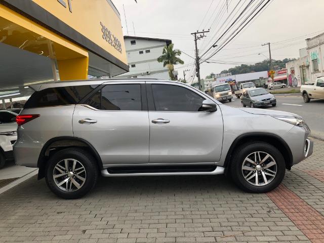 Toyota SW4 SRX 2.8 Aut 4x4 5L - Foto 4
