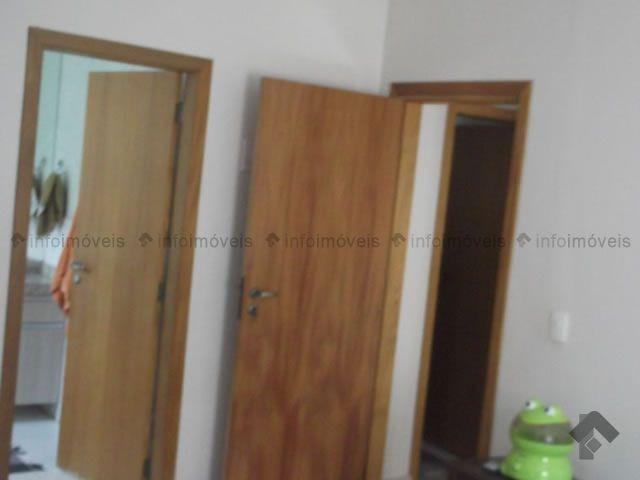 Excelente casa - 01 suite 02 quartos - completa com armários - Foto 14