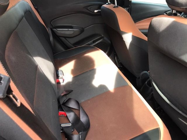 Onix Hatch Activ 1.4 8v Automático - 2017 - Foto 8