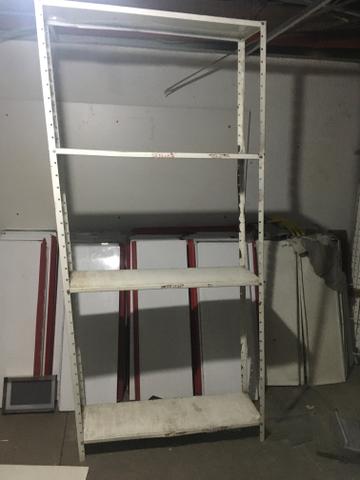 Prateleiras de aço usadas