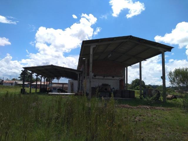 REF 2418 - Área com 24.177 m², sendo 11.000 m² de área limpa e plana. 2 barracões - Foto 8