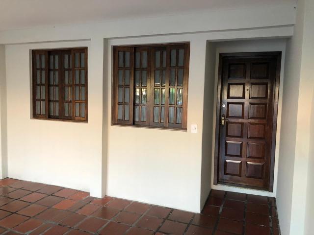 Sobrado: 3 quartos, ampla sacada e garagem coberta para 2 carros - Foto 16