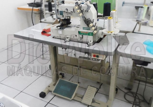 Fechadeira Plana 3 agulhas - Máquina de Costura Usada - Foto 3