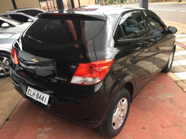 Chevrolet onix 2013 1.0 mpfi lt 8v flex 4p manual - Foto 5
