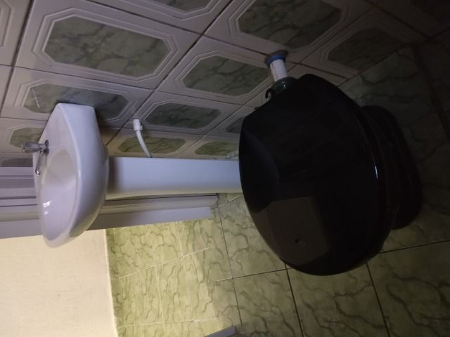 Um quarto com um banheiro - Foto 3