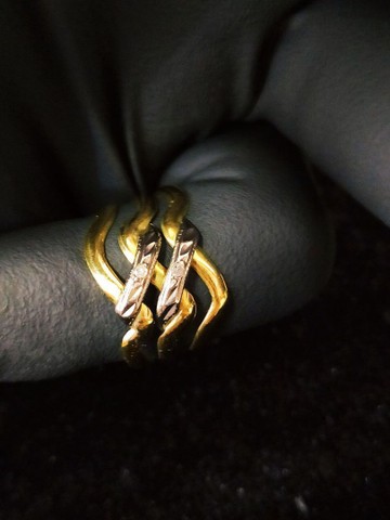 Lindo Anel feminino de ouro 18k