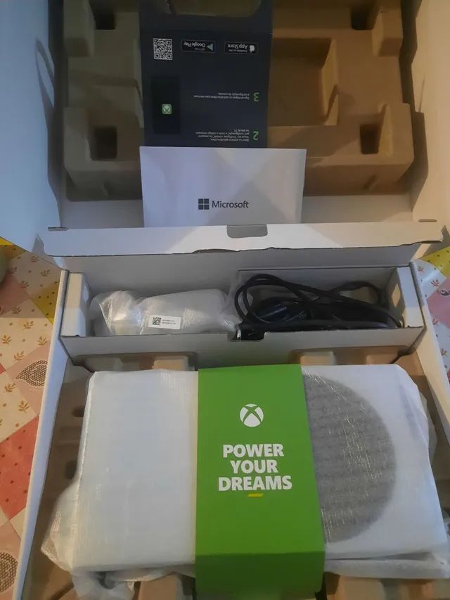 Vendo Xbox Séries S, semi novo.