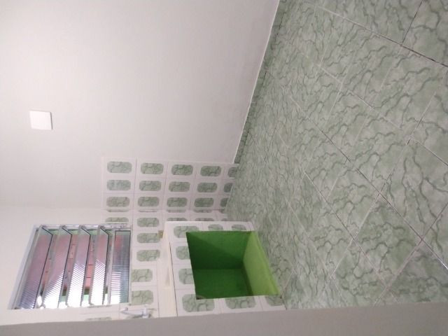 Um quarto com um banheiro - Foto 12