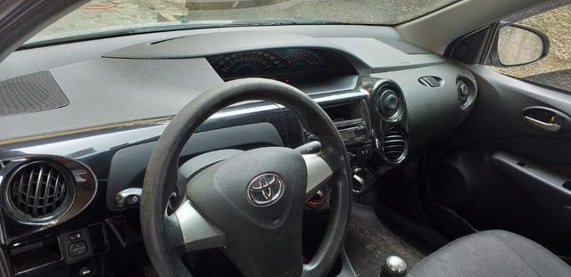 Etios sedã. Carro muito confortável e econômico - Foto 3