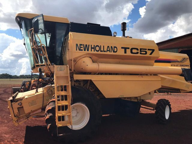 Colheitadeira Tc57 2002