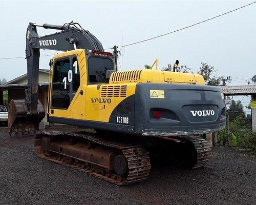 Escavadeira EC210B VOLVO (exigência de nome limpo) - Foto 2