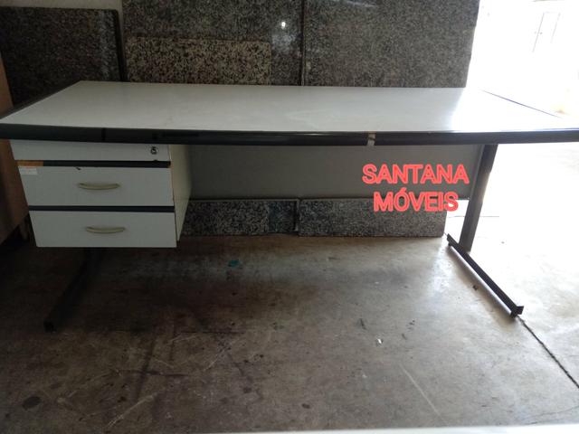 Escrivaninha. 1.70 x 0.70 x 0.74 A