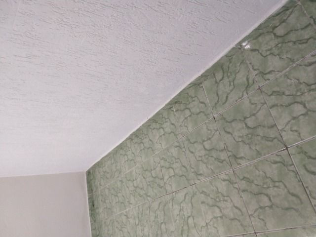 Um quarto com um banheiro - Foto 14