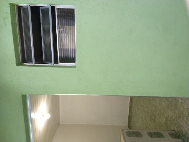 Um quarto com um banheiro - Foto 6