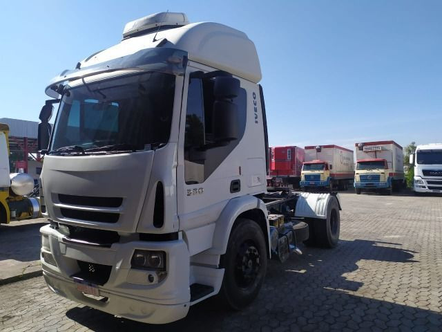 Iveco 330 ano 2011 Teto alto com ar condicionado Revisado