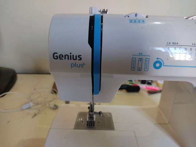 Vendo máquina de costura Elgin gênius plus 