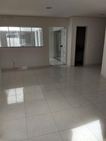 Alugo imóvel térreo no Centro com 4 salas, recepção, 2 Wc's, copa e depósito