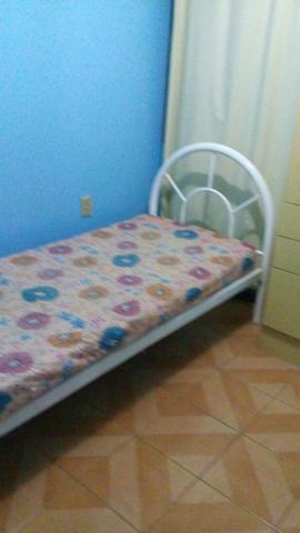 Alugo quarto mobilhado para rapazes