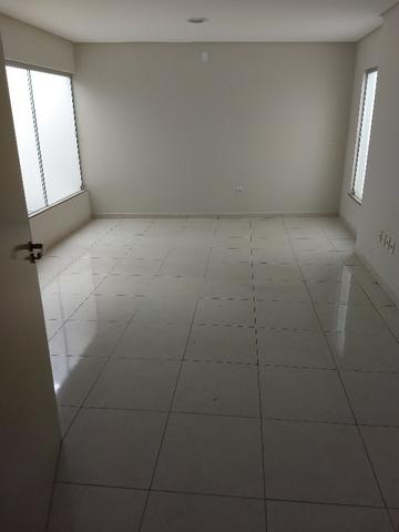Alugo imóvel térreo no Centro com 4 salas, recepção, 2 Wc's, copa e depósito - Foto 2