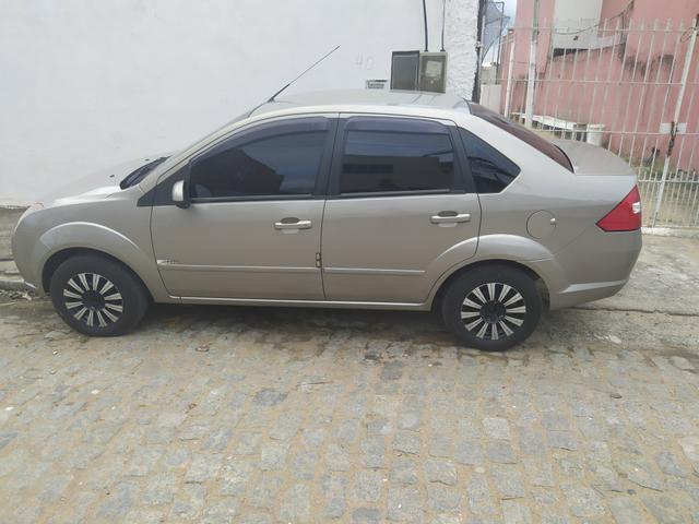 Fiesta Sedan 1.6 - Foto 2